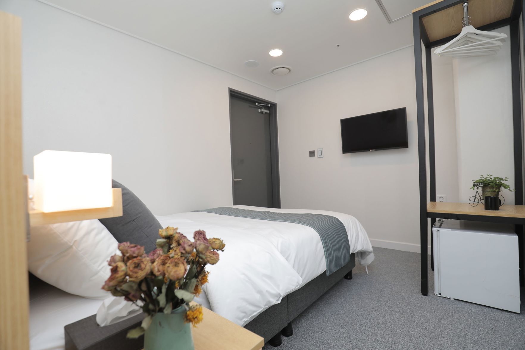 Senger med overmadrass, lydisolert, wi-fi (inkludert) og sengetøy