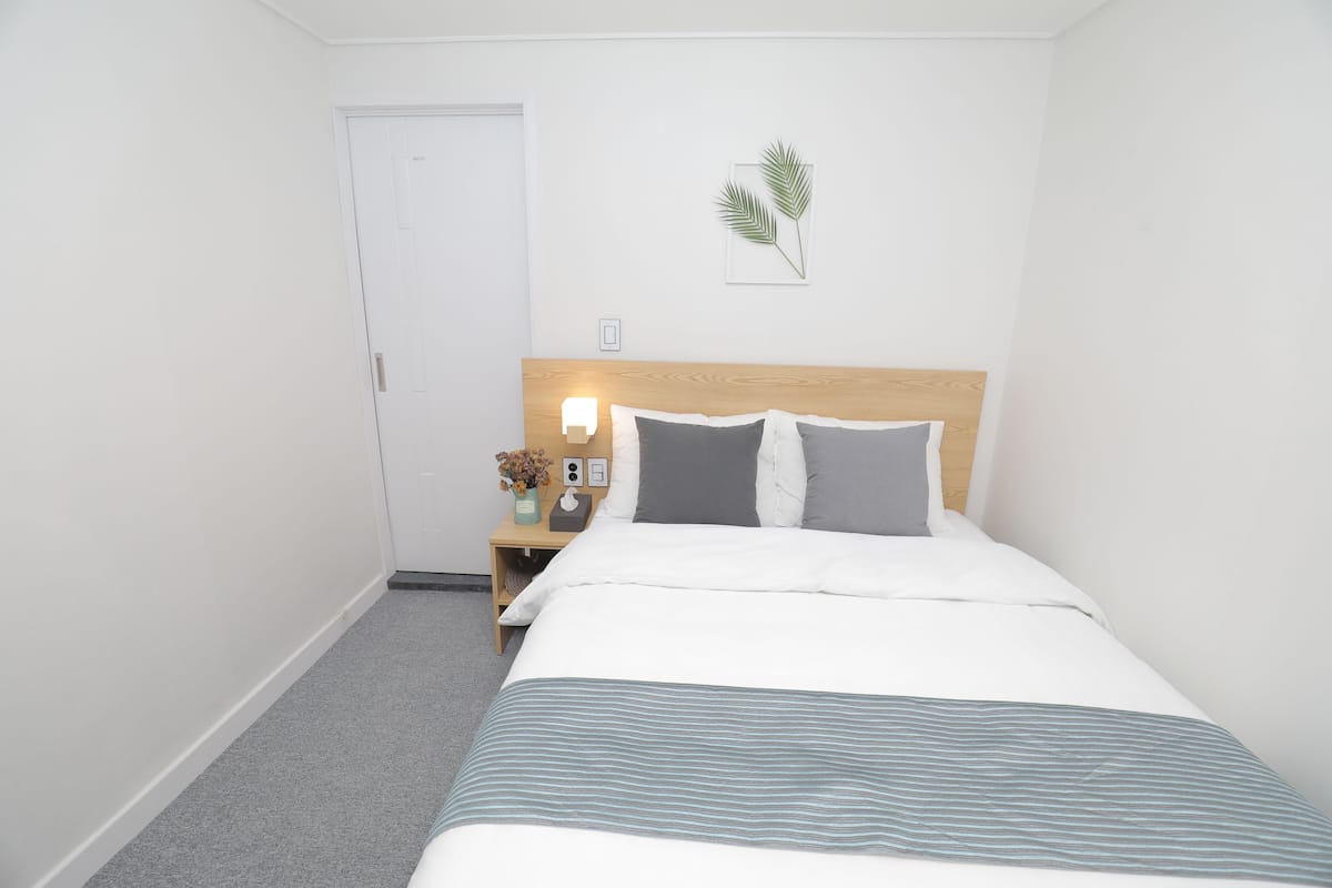 Economy Double Room, No Windows | Pillowtop beds, soundproofing, free WiFi, bed sheets