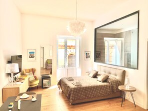 Minibar, Schreibtisch, schallisolierte Zimmer, Zustellbetten