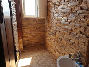 Hair dryer, towels, shampoo, toilet paper - Ancient apartment Varna (Varna)