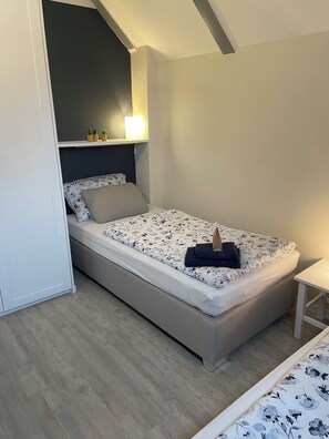 3 Schlafzimmer, Bügeleisen/Bügelbrett, Reisekinderbett, Bettwäsche
