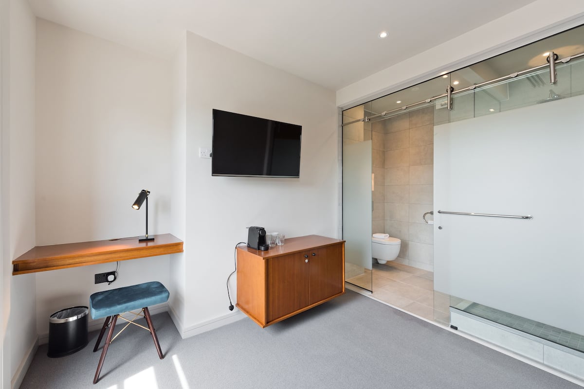 1 bedroom, in-room safe, desk, laptop workspace