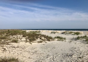 Beach nearby, sun-loungers, beach towels - Harbour Town - LUXURY PENTHOUSE - IN SEA PINES - Pool - GREAT VIEW AND LOCATION! (Mariner's Hilton Head)