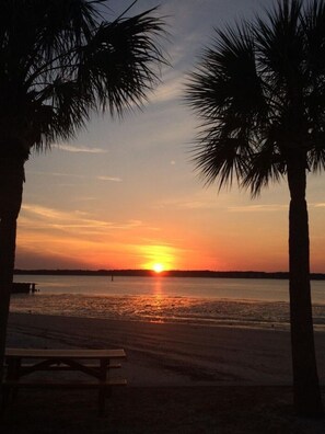 Beach nearby, sun-loungers, beach towels