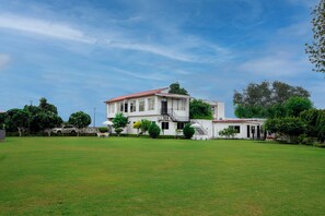 Exterior - Belvédère : Private 3-Bedroom Apartment (Udaipur)