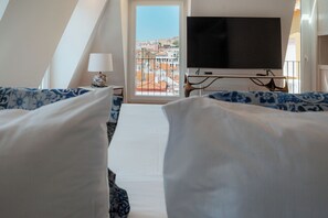 Lägenhet Deluxe - 1 kingsize-säng med bäddsoffa - utsikt mot staden | Vardagsrum | Smart-tv och betalfilmer