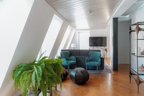 Living area - Sitio dos Cavaleiros Apartments (Lisbon)