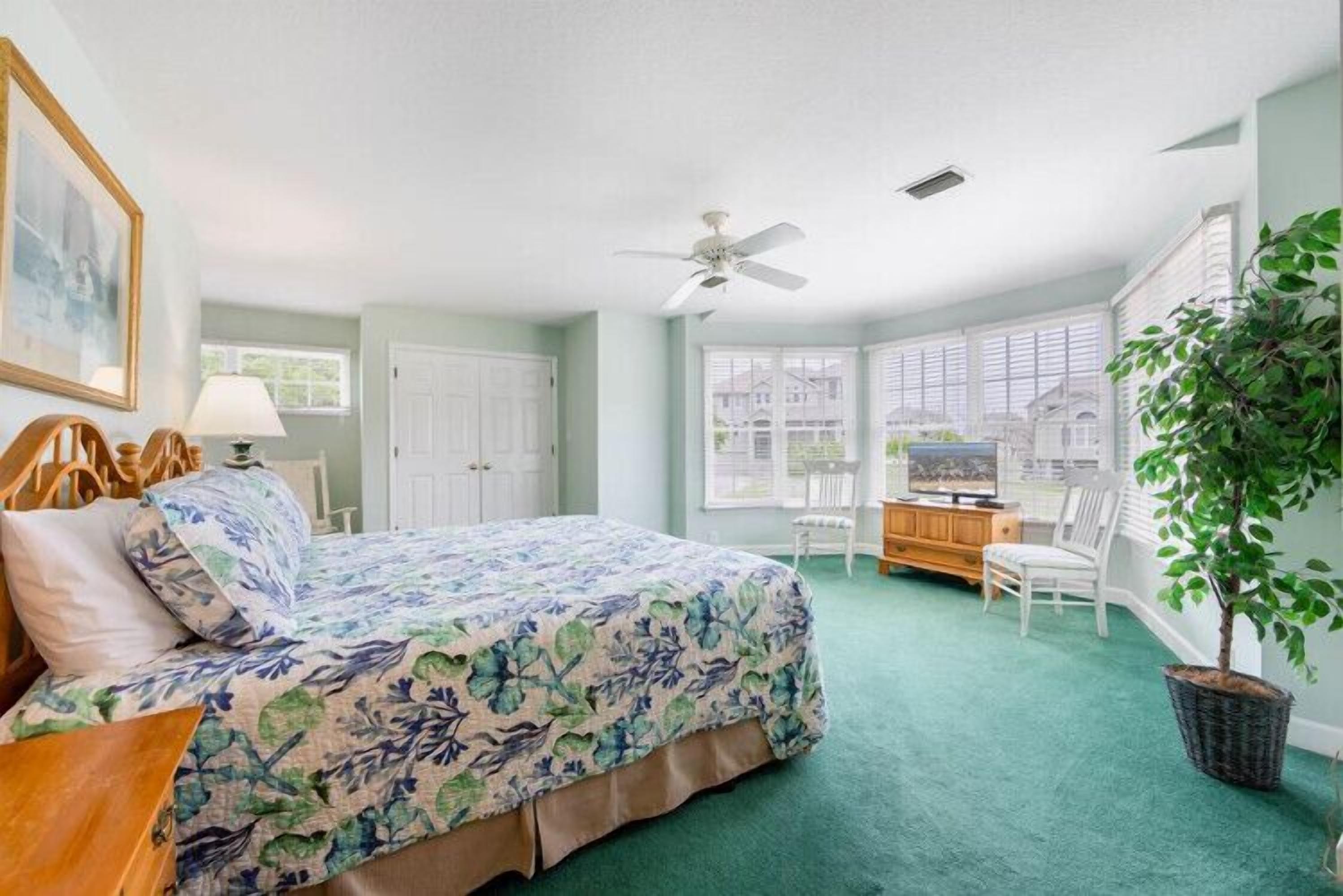 4 bedrooms, iron/ironing board, WiFi (free), bed sheets