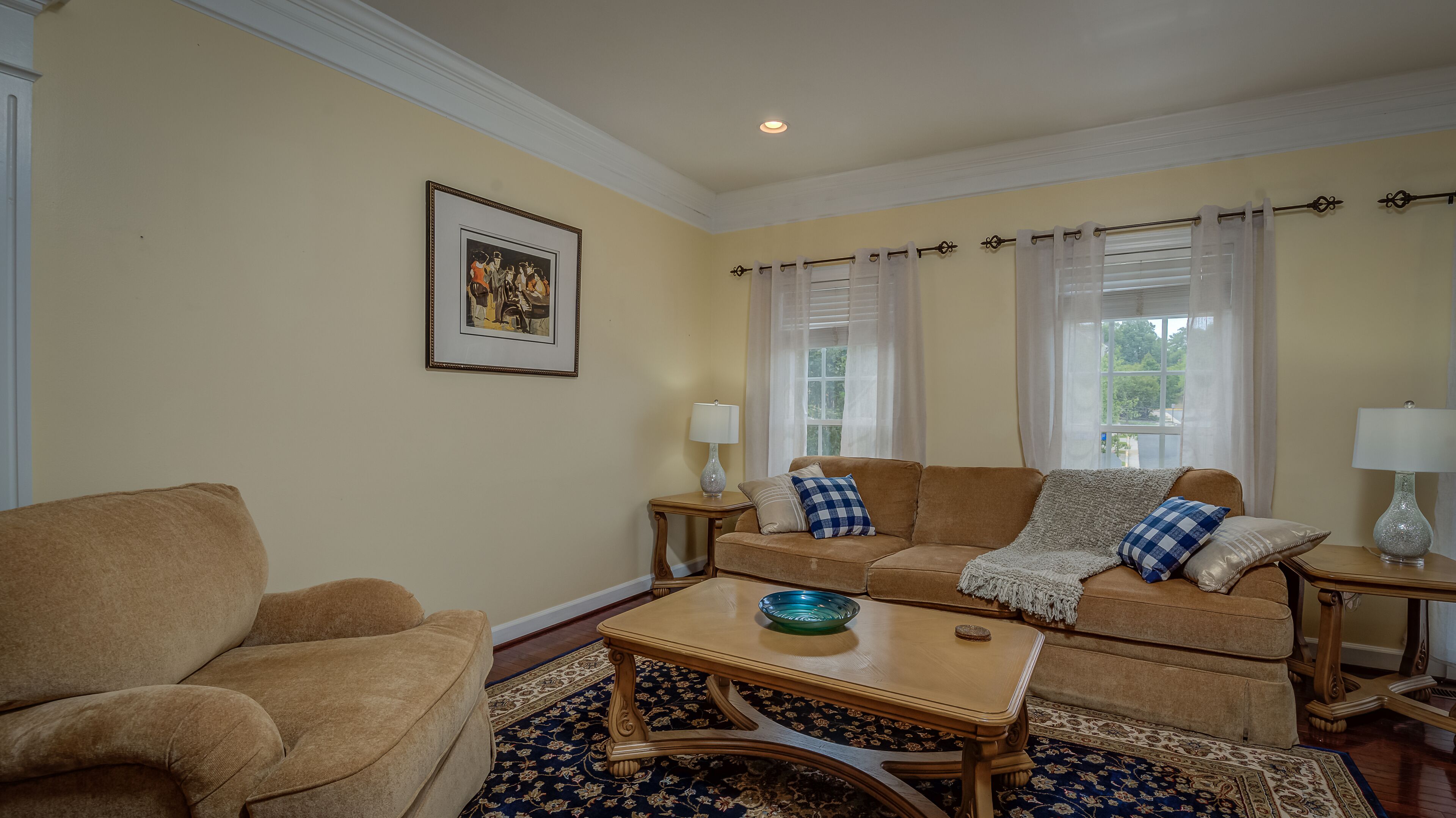 Great Location End unite luxury  3 level townhouse. 2 car Garage,