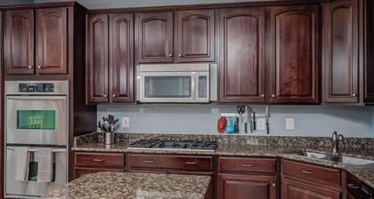 Great Location End unite luxury 3 level townhouse. 2 car Garage,