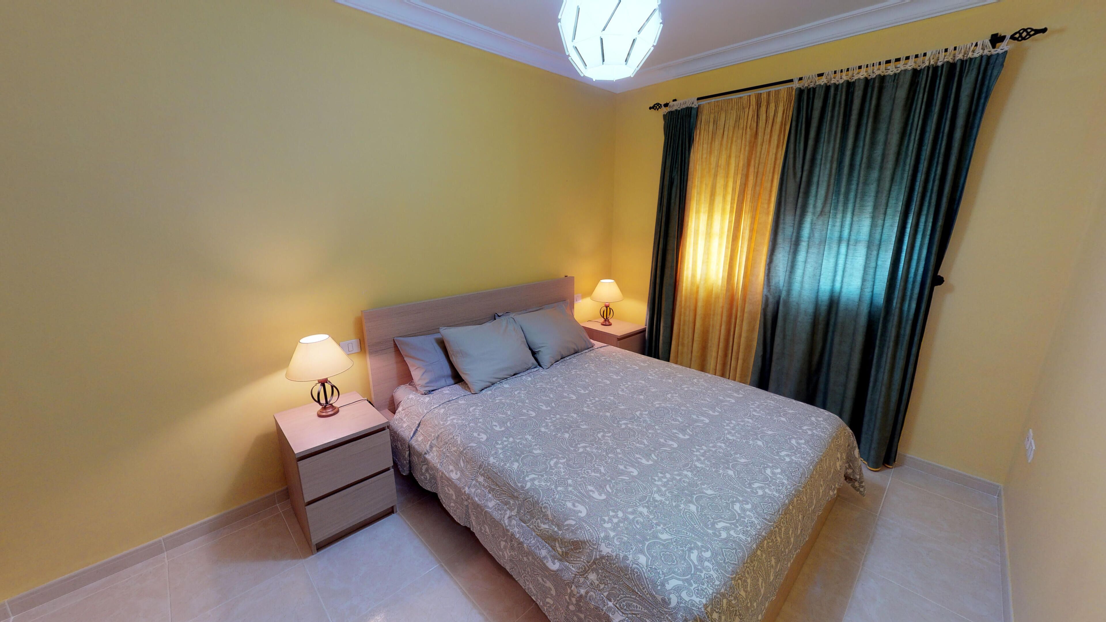 2 habitaciones, tabla de planchar con plancha, internet y ropa de cama 