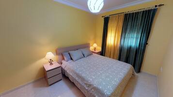 2 habitaciones, tabla de planchar con plancha, internet y ropa de cama