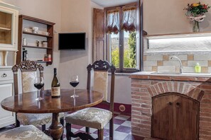 Dining - Crevole Apartment in a Historic Estate near Siena with swimmingpool (Siena)