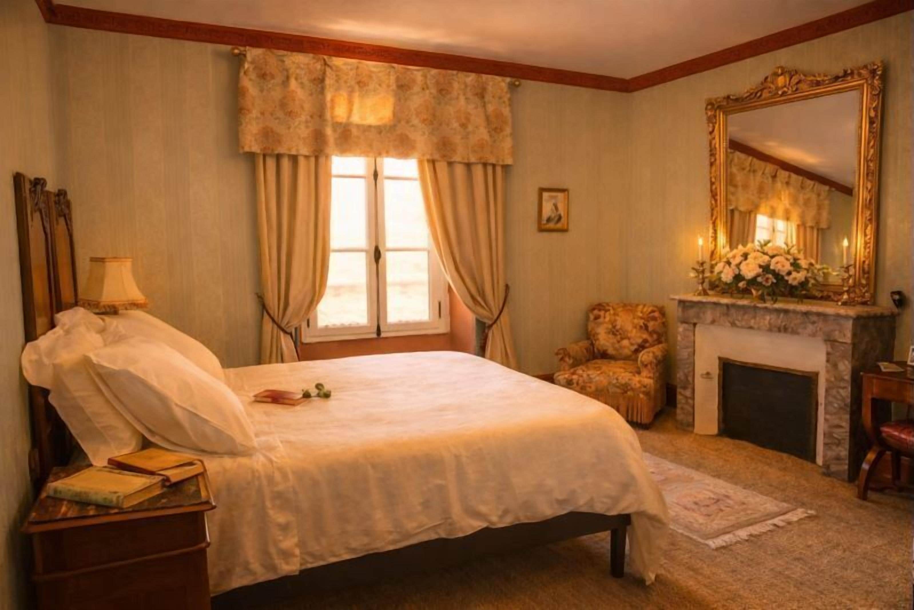 Habitación triple Deluxe (Espace Prestige Sissi Imperatrice) | Ropa de cama de alta calidad y camas con efecto memoria 