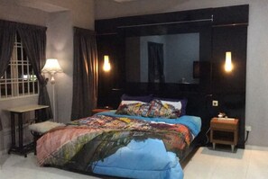 4 bedrooms, iron/ironing board, WiFi, bed sheets