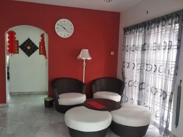 Unclassified image, 1 of 16, button