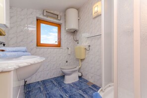 Apartment (A4) | Bathroom