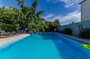 Piscine extérieure, piscine chauffée