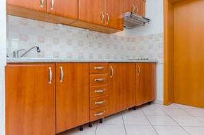 Refrigerador, placa de cocina, cafetera expreso, tostadora