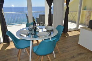 Apartment (A2) | Dining