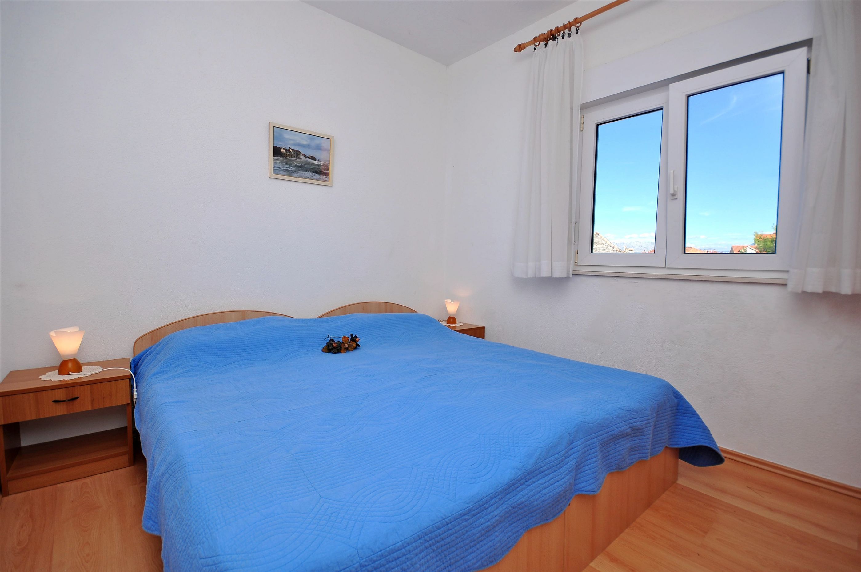 Iron/ironing board, free WiFi, bed sheets