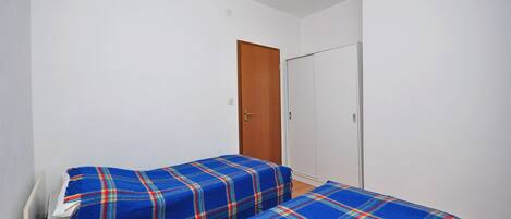 アイロン / アイロン台、WiFi (無料)、ベッドシーツ