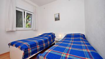 Iron/ironing board, free WiFi, bed sheets
