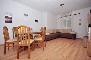 Living room | TV - Apartment Katija (Postira)