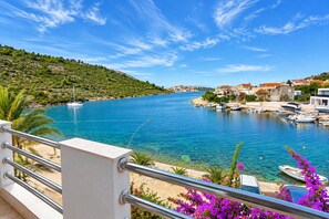 Beach - Apartment Bosiljka (Rogoznica)