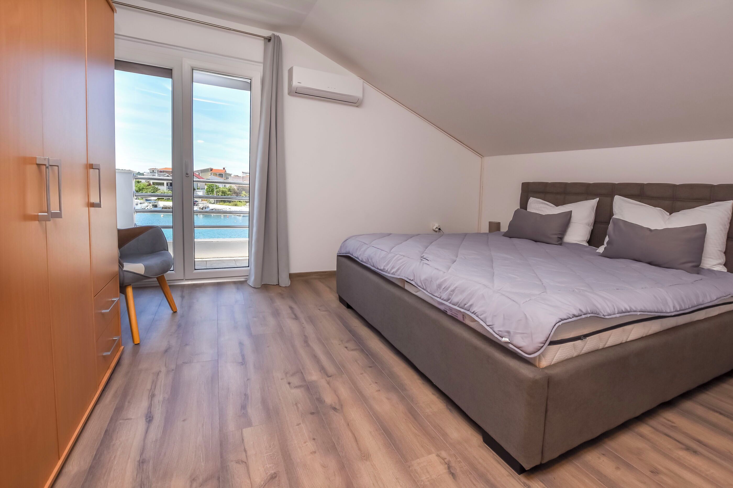 إطلالة على المياه