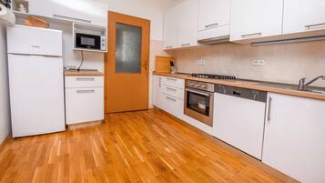 Leilighet (A1) | Eget kjøkken | Kjøleskap, mikrobølgeovn, ovn og oppvaskmaskin