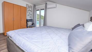 Apartment (A1) | 1 bedroom, in-room safe, iron/ironing board, free WiFi