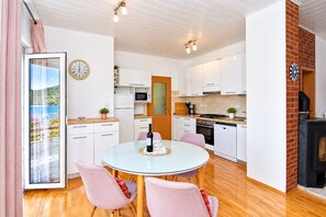 Dining - Apartment Bosiljka (Rogoznica)