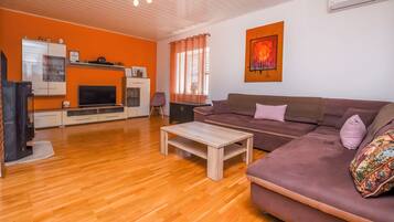 Leilighet (A1) | Oppholdsrom | TV