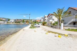 Beach nearby - Apartment Bosiljka (Rogoznica)