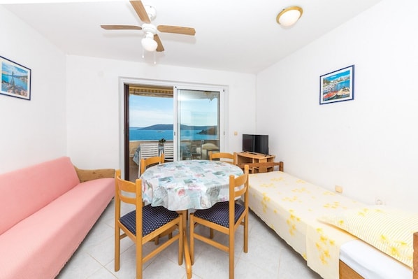 Apartment (A1) | Dining