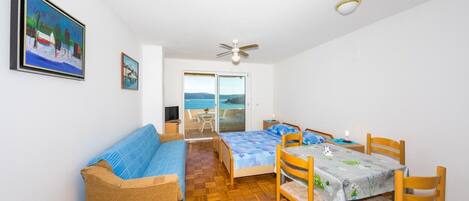 开间 (A2) | 用餐