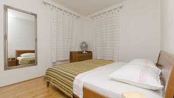 Free WiFi, bed sheets