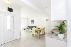 Eget kjøkken | Kjøleskap og kokeplater