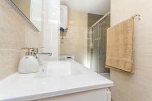 Bathroom | Shower - Apartment Nena (Podstrana)