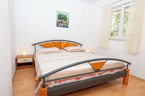 Apartment (A2) | Iron/ironing board, free WiFi, bed sheets - Apartment Nena (Podstrana)