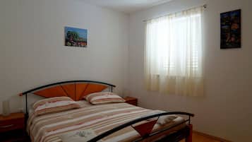 Free WiFi, bed sheets