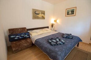 1 dormitori, escriptori i habitacions insonoritzades 