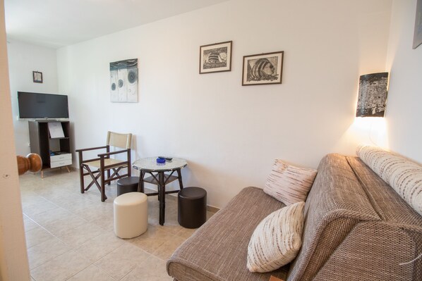 Living room | Flat-screen TV, DVD player - Apartment Neo (Crikvenica)