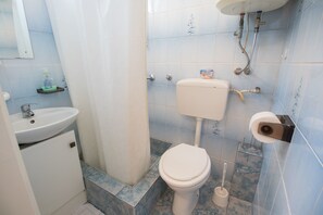 ห้องน้ำ | ฝักบัว, ข องใช้ในห้องน้ำฟรี, ไดร์เป่าผม, กระดาษชำระ