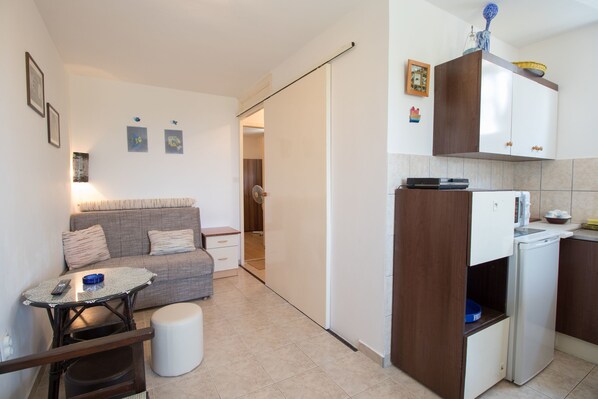 Living room | Flat-screen TV, DVD player - Apartment Neo (Crikvenica)