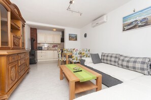 Apartment (A1) | Wohnzimmer | Fernseher