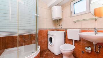 Appartement (A3) | Badkamer | Een douche