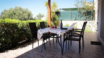 Apartment (A2) | Outdoor dining