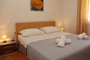 Apartment (A1) | Iron/ironing board, free WiFi, bed sheets - Apartments Ena (Jelsa)